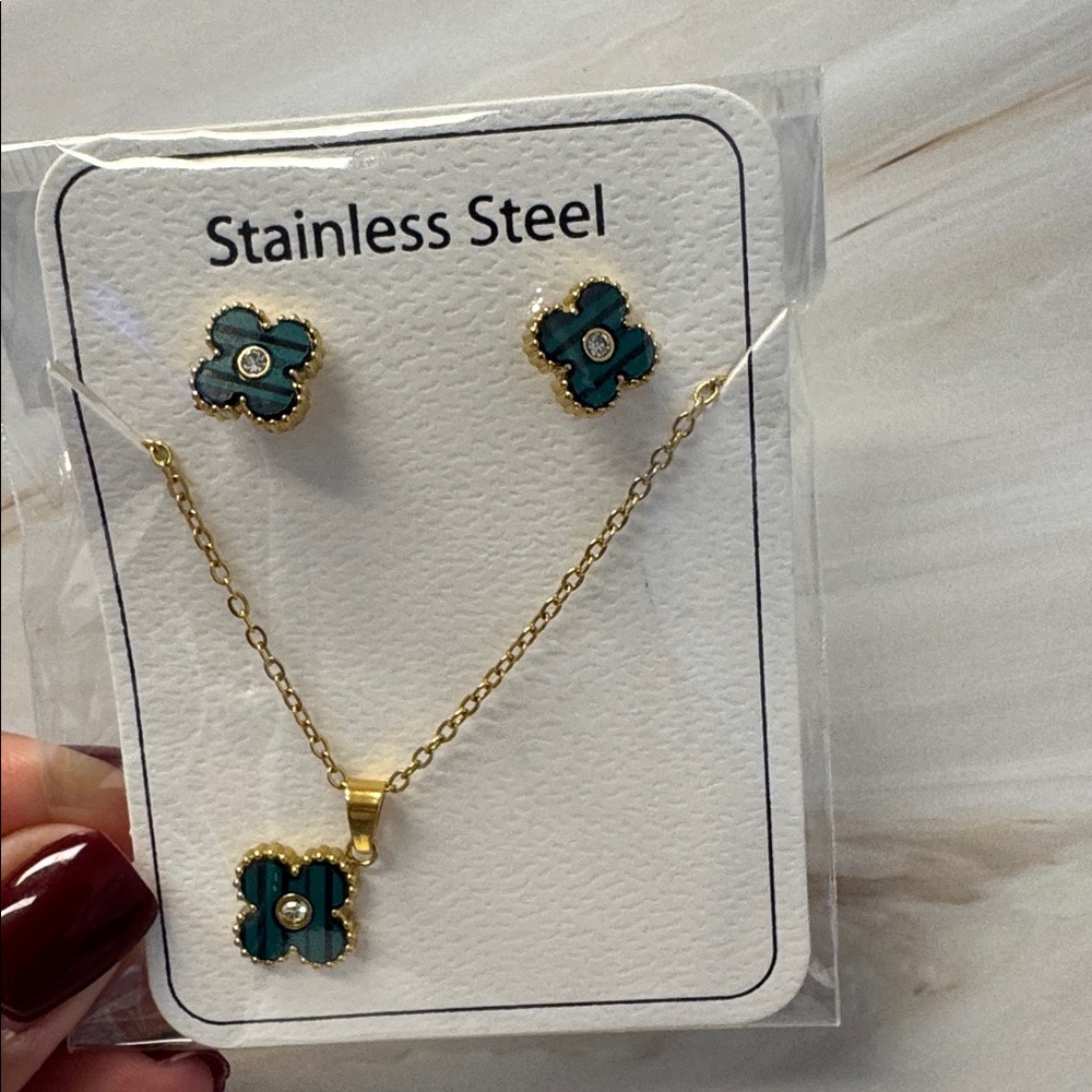 Clover Malachite Earring And Necklace Set